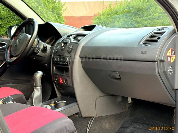 RENAULT MEGANE 1.5 DCİ DİNAMİC 2004 MODEL TEMİZ BAKIMLI ! ! !