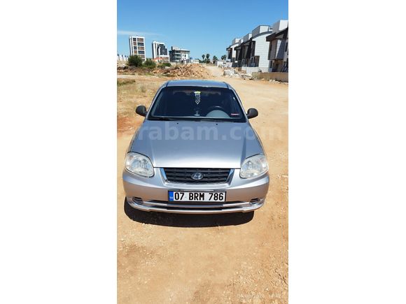 Sahibinden Hyundai Accent 1.3 Admire 2005 Model  131.400 km Gri (Gümüş)