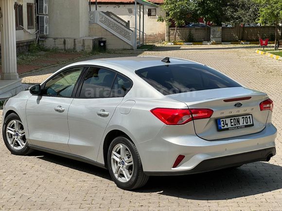 Sahibinden Ford Focus Tr'de tek 21 22 çıkışlı emsalsiz düşük km 8 ileri joystick vites
