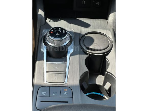 Sahibinden Ford Focus Tr'de tek 21 22 çıkışlı emsalsiz düşük km 8 ileri joystick vites
