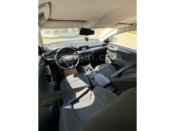 Sahibinden Ford Focus Tr'de tek 21 22 çıkışlı emsalsiz düşük km 8 ileri joystick vites
