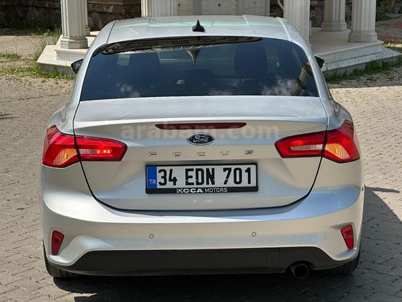Sahibinden Ford Focus Tr'de tek 21 22 çıkışlı emsalsiz düşük km 8 ileri joystick vites
