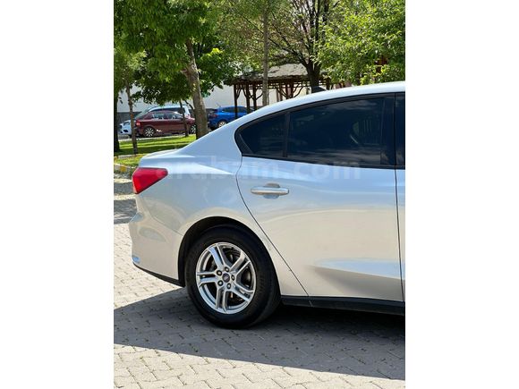 Sahibinden Ford Focus Tr'de tek 21 22 çıkışlı emsalsiz düşük km 8 ileri joystick vites