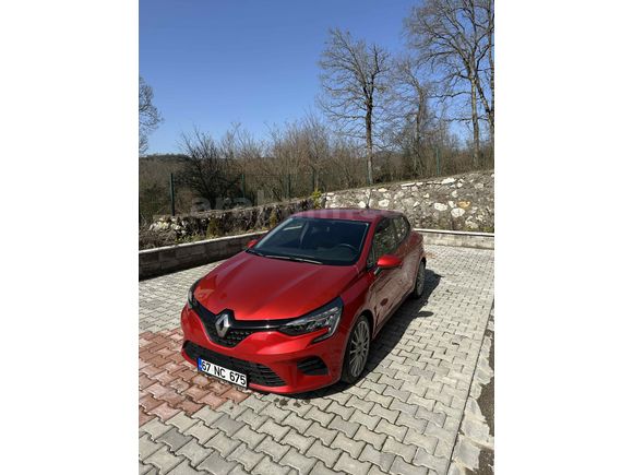 Sahibinden Renault Clio 1.0 SCe Joy 2022 Model    65000 KM SIFIR KOKUSU ÜZERİNDE