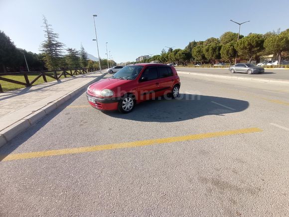 Renault Clio 1.4 RTA 2001 Model  klimalı..