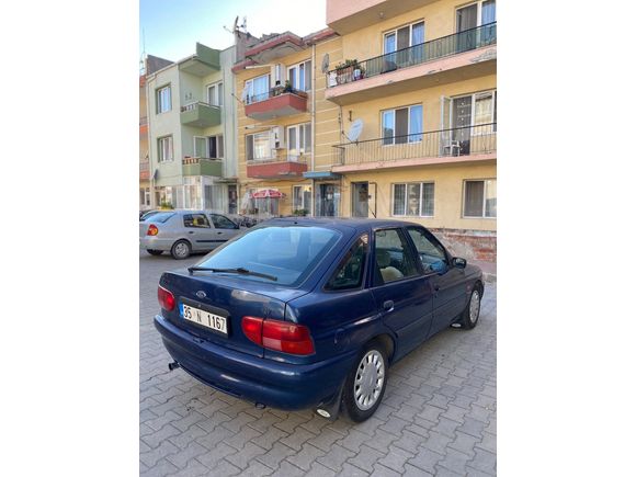 Sahibinden Ford Escort 1.6 Classic 2000 Model  176.000 km Lacivert