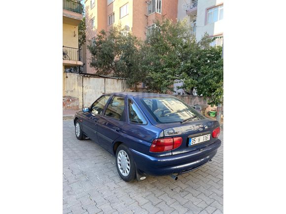 Sahibinden Ford Escort 1.6 Classic 2000 Model  176.000 km Lacivert