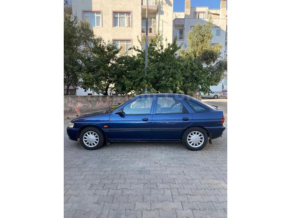 Sahibinden Ford Escort 1.6 Classic 2000 Model  176.000 km Lacivert