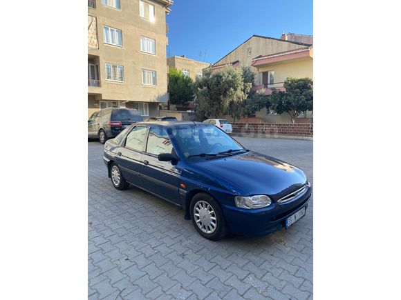 Sahibinden Ford Escort 1.6 Classic 2000 Model  176.000 km Lacivert