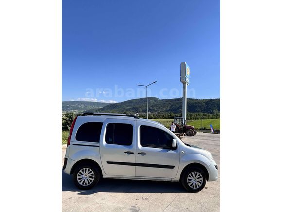 Sahibinden Renault Kangoo Multix 1.5 dCi Expression 2011 Model 