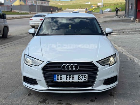 Sahibinden Audi A3 Sedan 1.6 TDI Dynamic 2017 Model  270
.000 km Beyaz