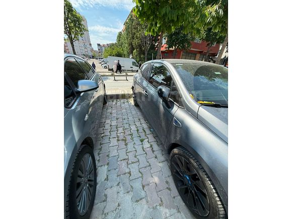 Sahibinden Renault Clio 1.0 TCe Techno Esprit Alpine 2024 Model Lansman Renk 10400 km