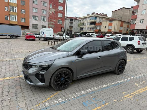 Sahibinden Renault Clio 1.0 TCe Techno Esprit Alpine 2024 Model Lansman Renk 10400 km