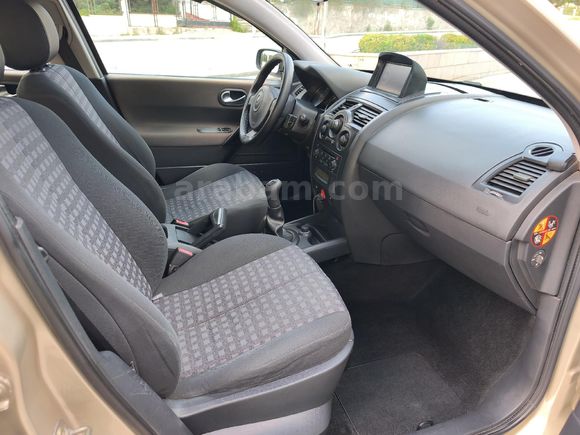 2007 MODEL MEGANE 1.5 DCI AUTHENTİGUE 189 BİNDE BİR PARÇA BOYALI