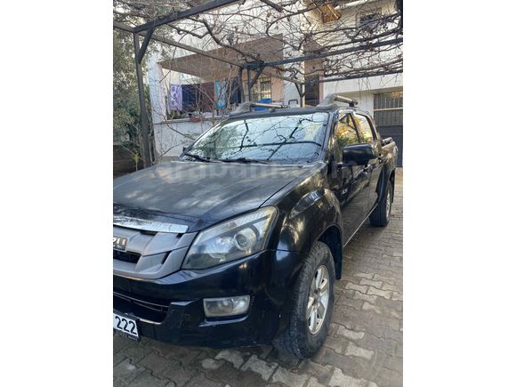 Sahibinden Isuzu D-Max 2.5 4x2 LTD 2013 Model  390.000 km Siyah