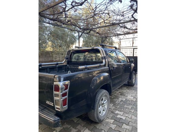 Sahibinden Isuzu D-Max 2.5 4x2 LTD 2013 Model  390.000 km Siyah