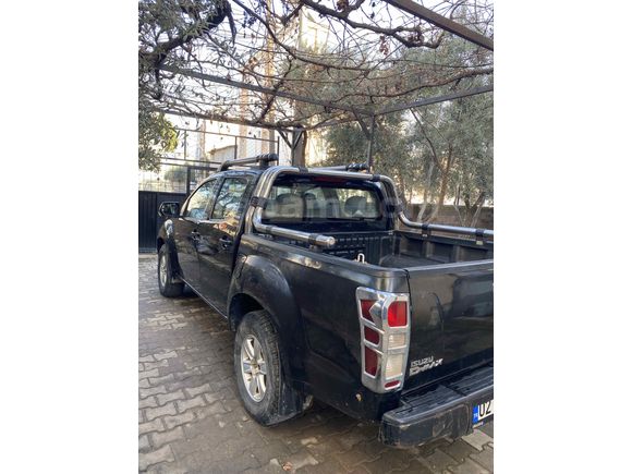 Sahibinden Isuzu D-Max 2.5 4x2 LTD 2013 Model  390.000 km Siyah