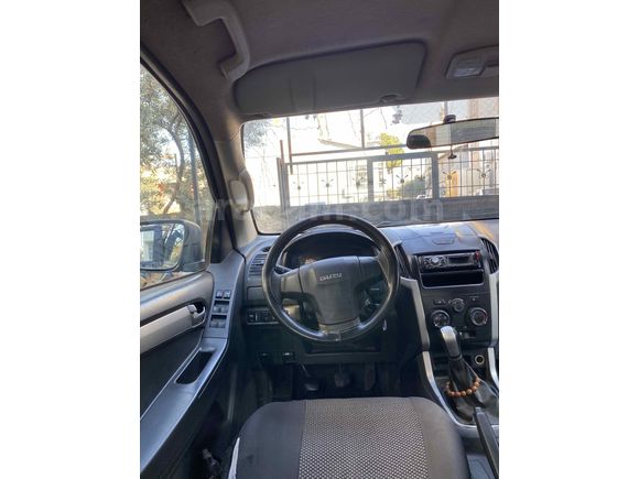 Sahibinden Isuzu D-Max 2.5 4x2 LTD 2013 Model  390.000 km Siyah