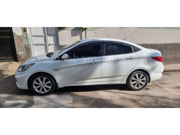 Sahibinden Hyundai Accent Blue 1.6 CRDI Mode Plus 2014 Model  245.000 km Beyaz