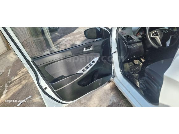 Sahibinden Hyundai Accent Blue 1.6 CRDI Mode Plus 2014 Model  245.000 km Beyaz