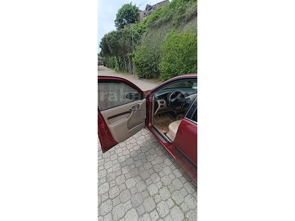 Sahibinden Ford Focus 2.0 Ghia 2001 Model