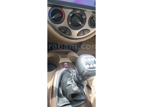 Sahibinden Ford Focus 2.0 Ghia 2001 Model