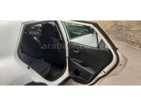 Sahibinden Kia Stonic 1.4 MPI Elegance 2021 Model