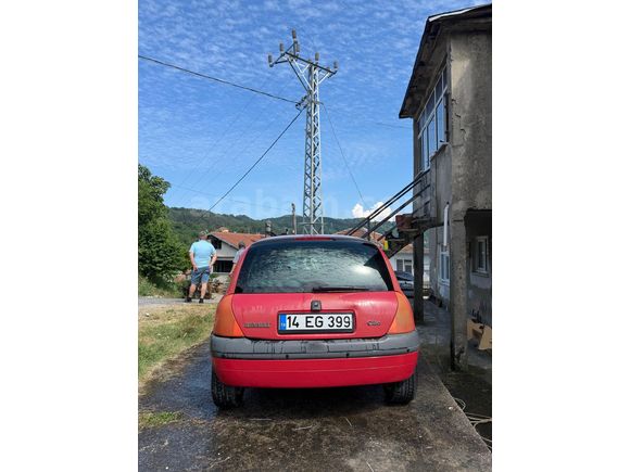 Sahibinden Renault Clio 1.4 RXT 2001 Model  129.000 km Kırmızı