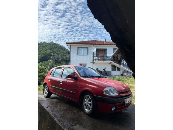 Sahibinden Renault Clio 1.4 RXT 2001 Model  129.000 km Kırmızı