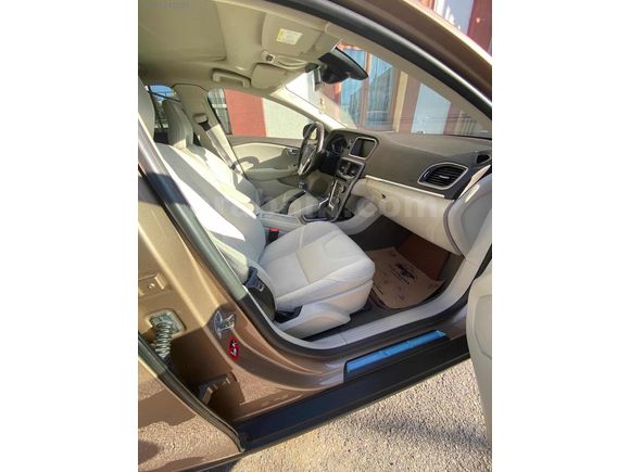 EMİR AUTODAN EMSALSİZ VOLVO V40