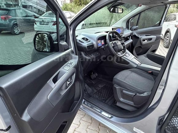 2024 COMBO 1.5 D ULTİMATE KM=22.000 CAM TAVAN OTOMATİK KREDİLİ