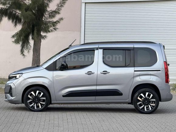 2024 COMBO 1.5 D ULTİMATE KM=22.000 CAM TAVAN OTOMATİK KREDİLİ