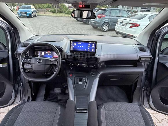2024 COMBO 1.5 D ULTİMATE KM=22.000 CAM TAVAN OTOMATİK KREDİLİ