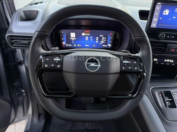 2024 COMBO 1.5 D ULTİMATE KM=22.000 CAM TAVAN OTOMATİK KREDİLİ