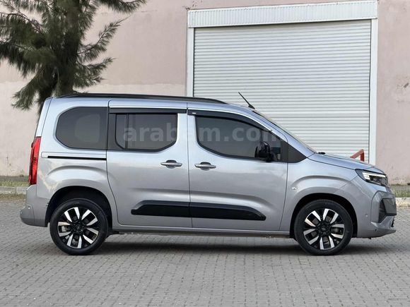 2024 COMBO 1.5 D ULTİMATE KM=22.000 CAM TAVAN OTOMATİK KREDİLİ