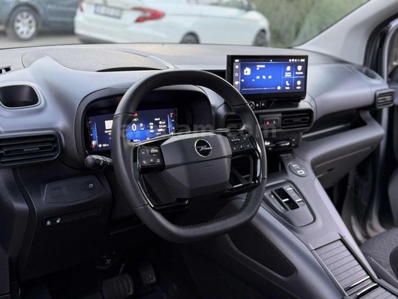 2024 COMBO 1.5 D ULTİMATE KM=22.000 CAM TAVAN OTOMATİK KREDİLİ