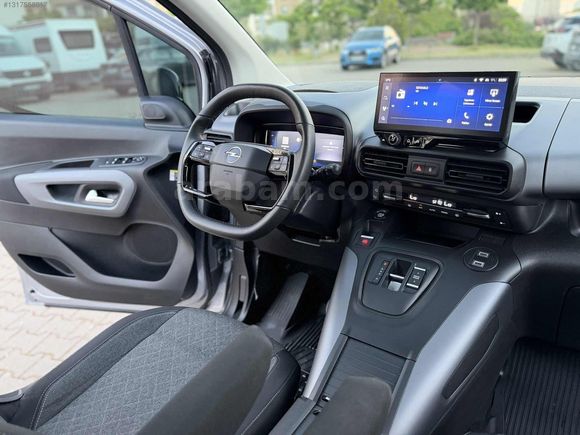 2024 COMBO 1.5 D ULTİMATE KM=22.000 CAM TAVAN OTOMATİK KREDİLİ