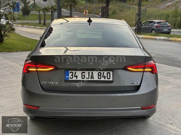 2023 SKODA OCTAVİA 1.5 E-TECH PREMİUM EMSALSİZ