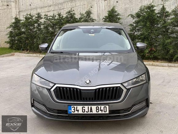 2023 SKODA OCTAVİA 1.5 E-TECH PREMİUM EMSALSİZ