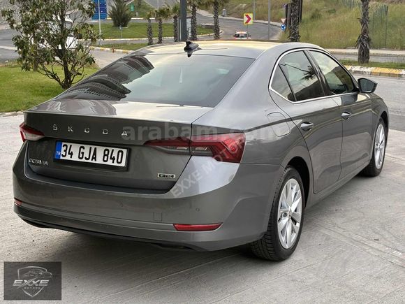 2023 SKODA OCTAVİA 1.5 E-TECH PREMİUM EMSALSİZ