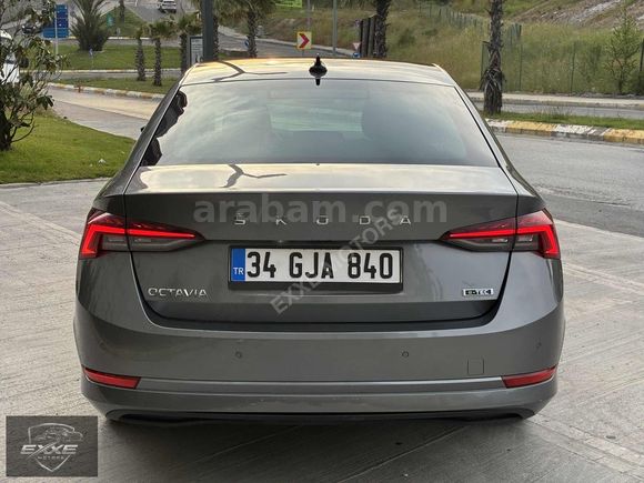 2023 SKODA OCTAVİA 1.5 E-TECH PREMİUM EMSALSİZ