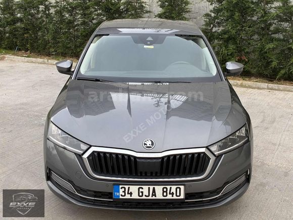 2023 SKODA OCTAVİA 1.5 E-TECH PREMİUM EMSALSİZ