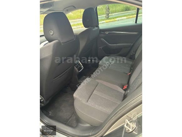 2023 SKODA OCTAVİA 1.5 E-TECH PREMİUM EMSALSİZ