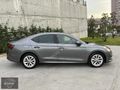 2023 SKODA OCTAVİA 1.5 E-TECH PREMİUM EMSALSİZ