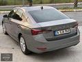 2023 SKODA OCTAVİA 1.5 E-TECH PREMİUM EMSALSİZ