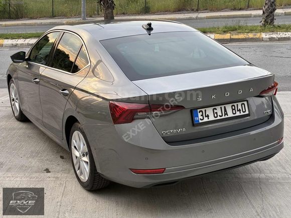 2023 SKODA OCTAVİA 1.5 E-TECH PREMİUM EMSALSİZ