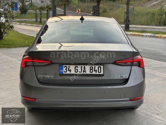 2023 SKODA OCTAVİA 1.5 E-TECH PREMİUM EMSALSİZ