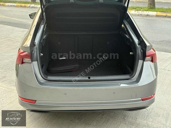 2023 SKODA OCTAVİA 1.5 E-TECH PREMİUM EMSALSİZ