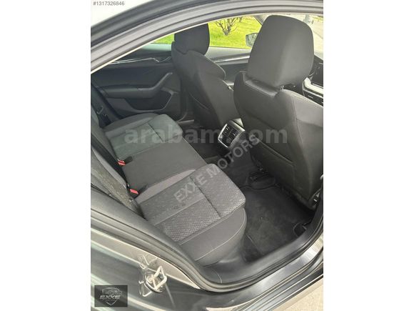 2023 SKODA OCTAVİA 1.5 E-TECH PREMİUM EMSALSİZ