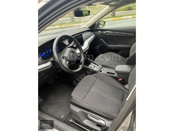 2023 SKODA OCTAVİA 1.5 E-TECH PREMİUM EMSALSİZ